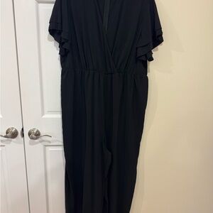 Black Wide-Leg Jumpsuit with V-Neck and Short Sleeves